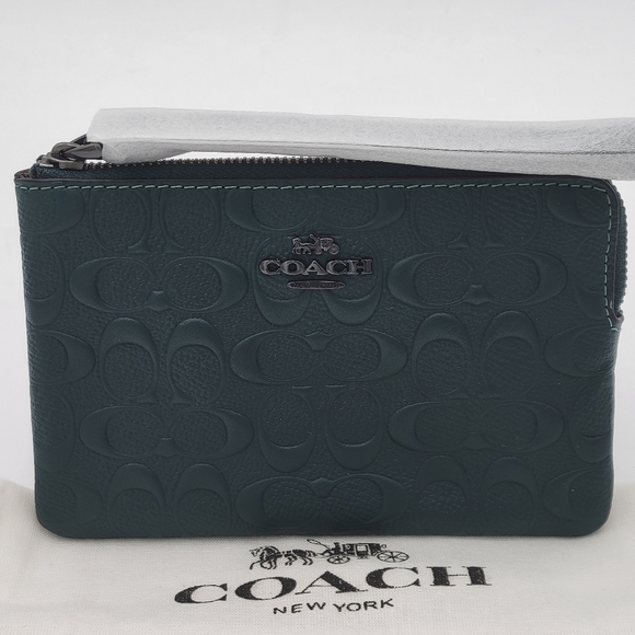 💕NWT 💕Coach Leather Embossed Wristlet Pine